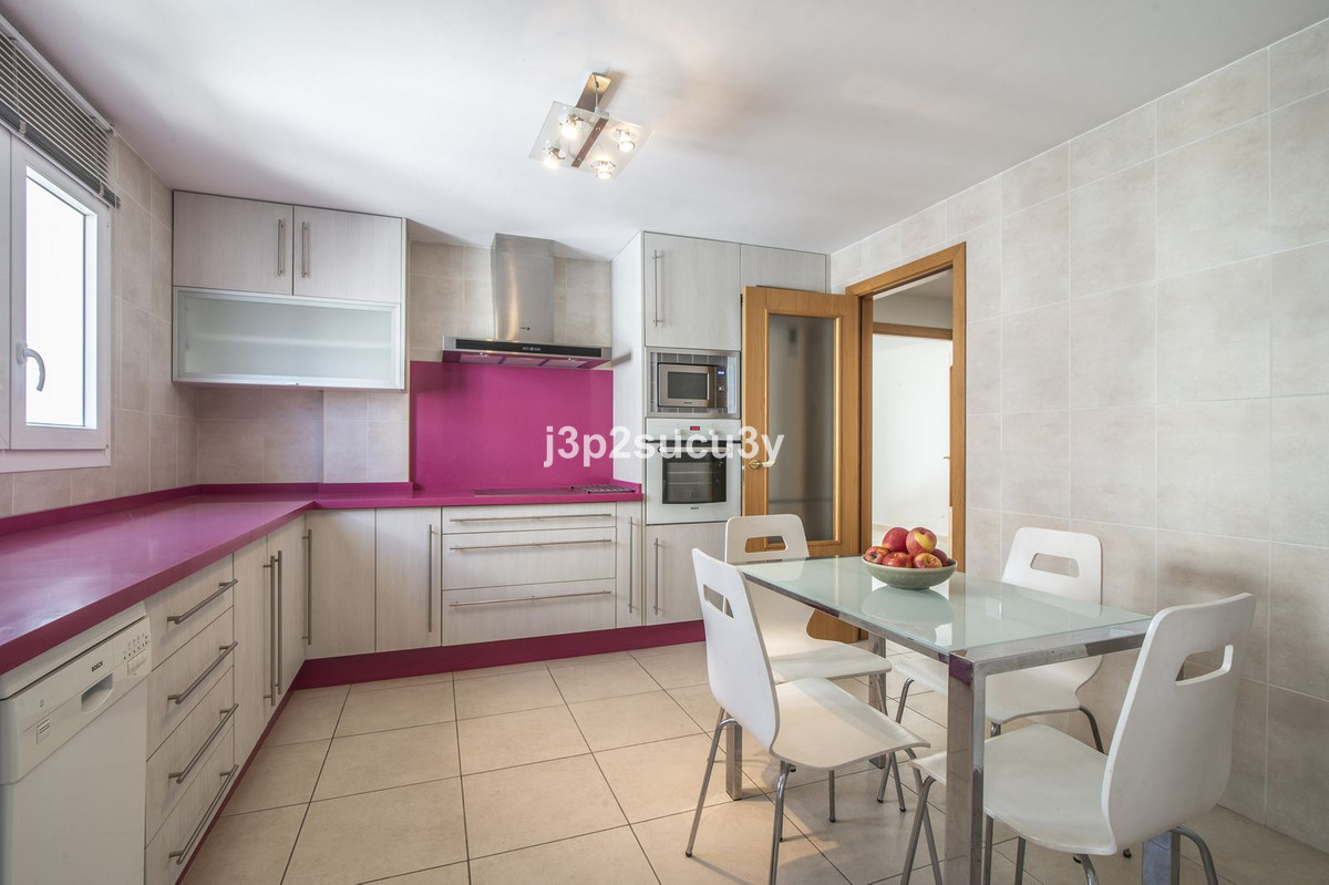 4 Bed Apartment for sale in La Campana Costa Del Sol, Málaga, Spain