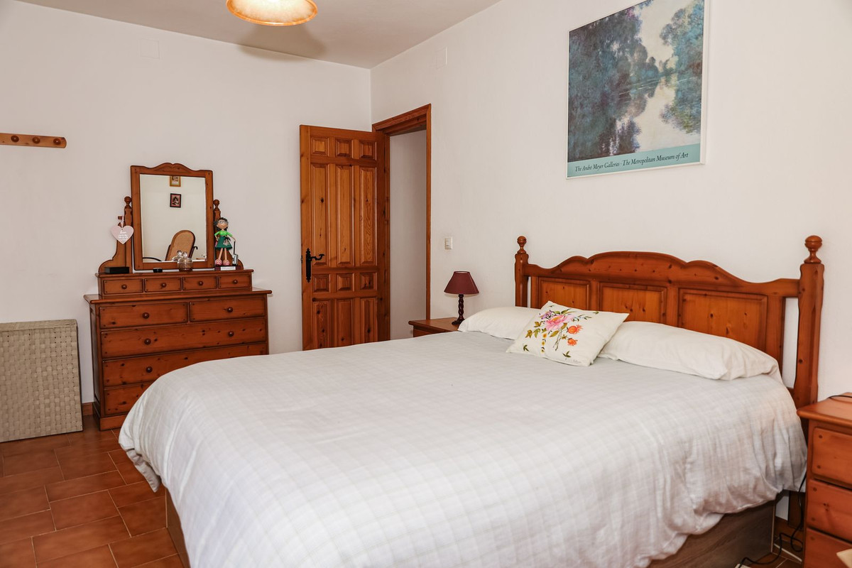 5 Bed Townhouse for sale in Alhaurín El Grande Costa Del Sol, Málaga, Spain