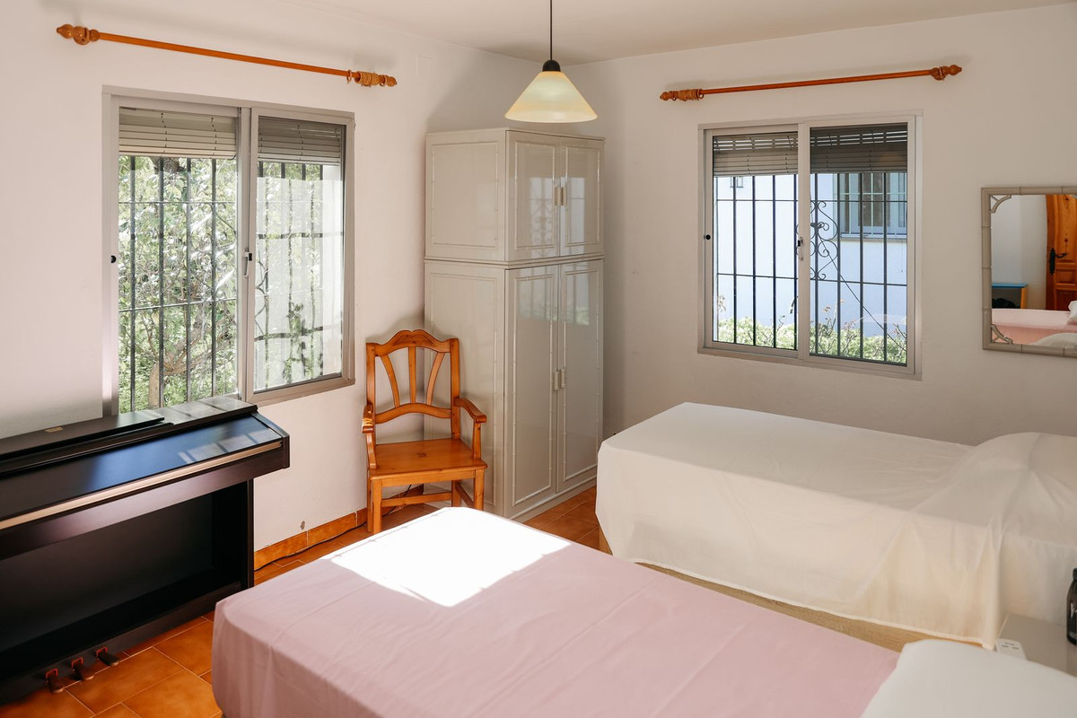 5 Bed Townhouse for sale in Alhaurín El Grande Costa Del Sol, Málaga, Spain