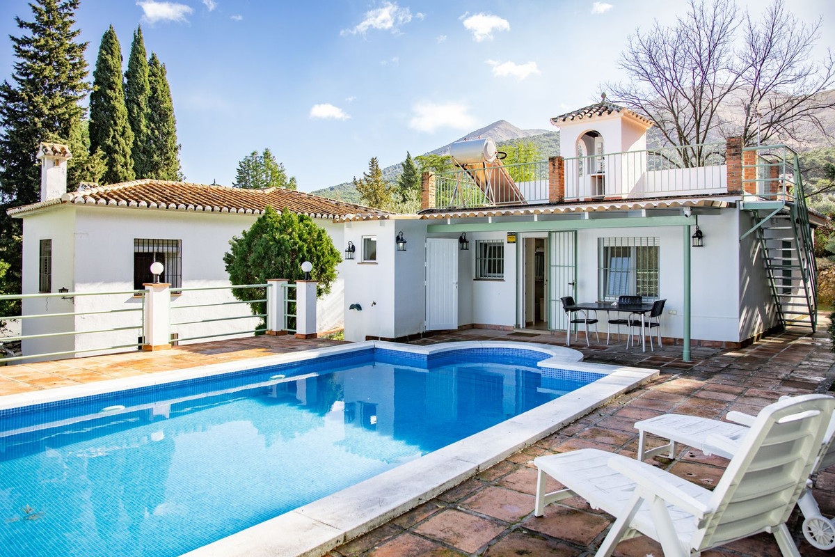 5 Bed Townhouse for sale in Alhaurín El Grande Costa Del Sol, Málaga, Spain