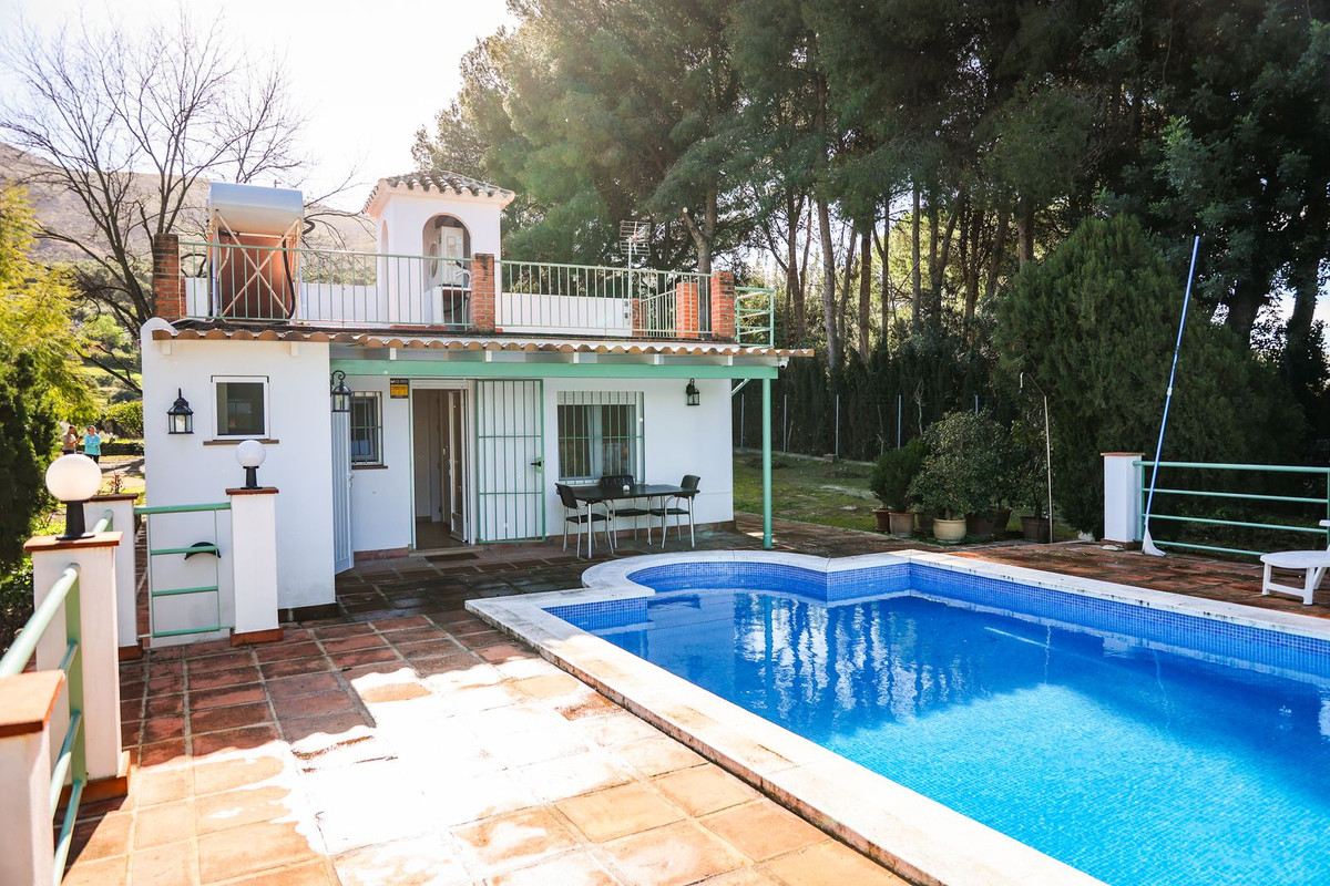 5 Bed Townhouse for sale in Alhaurín El Grande Costa Del Sol, Málaga, Spain