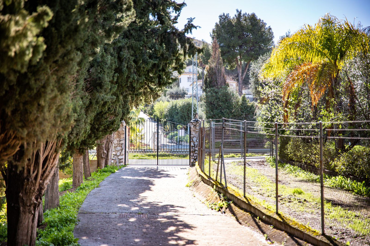 5 Bed Townhouse for sale in Alhaurín El Grande Costa Del Sol, Málaga, Spain