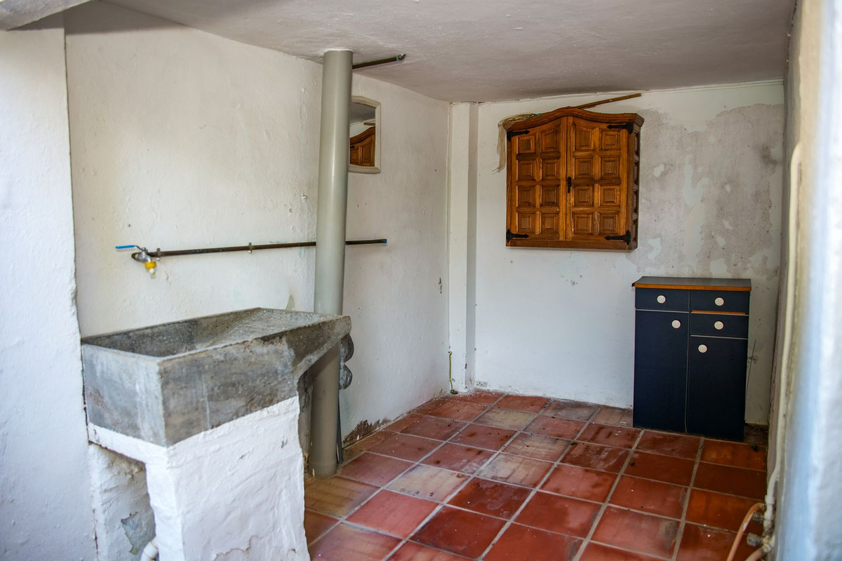 5 Bed Townhouse for sale in Alhaurín El Grande Costa Del Sol, Málaga, Spain