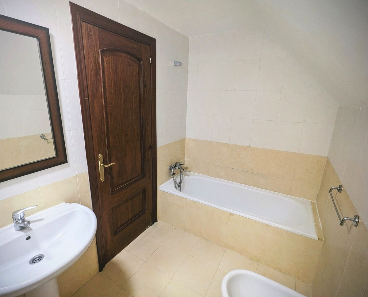 3 Bed Apartment for sale in Casares Costa Del Sol, Málaga, Spain
