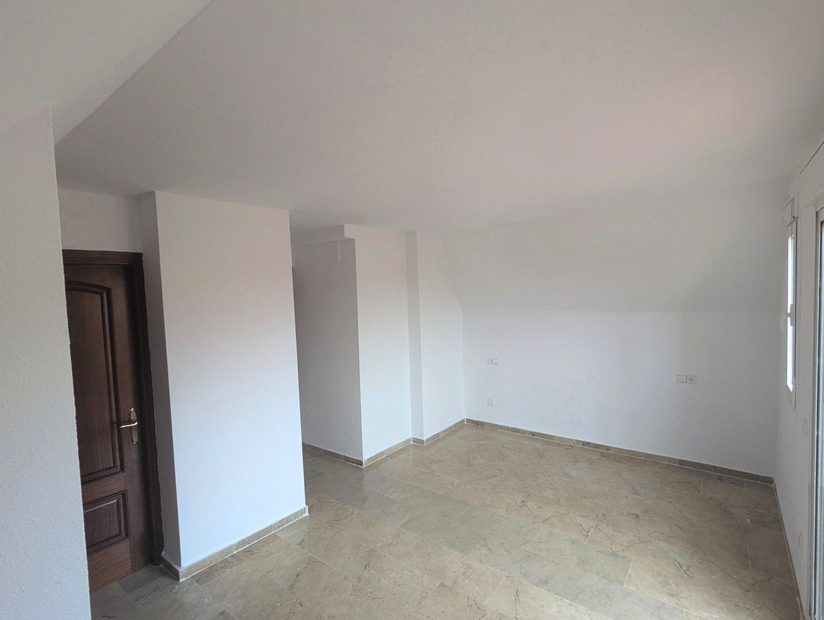 3 Bed Apartment for sale in Casares Costa Del Sol, Málaga, Spain