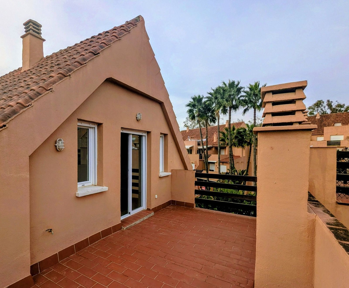 3 Bed Apartment for sale in Casares Costa Del Sol, Málaga, Spain