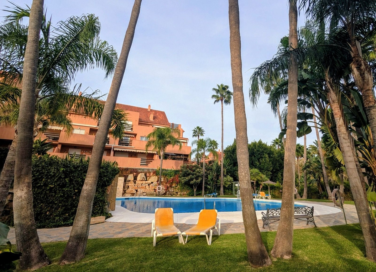 3 Bed Apartment for sale in Casares Costa Del Sol, Málaga, Spain