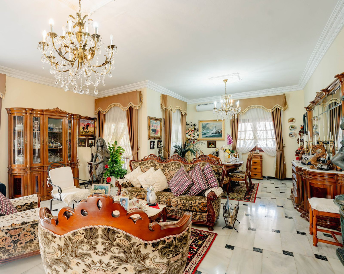 5 Bed Townhouse for sale in Los Pacos Costa Del Sol, Málaga, Spain