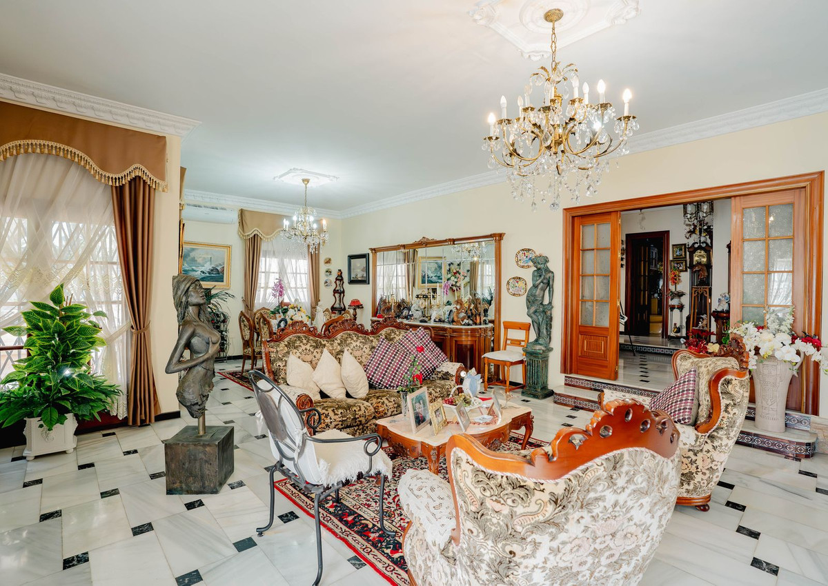 5 Bed Townhouse for sale in Los Pacos Costa Del Sol, Málaga, Spain