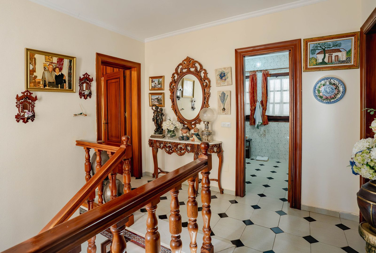 5 Bed Townhouse for sale in Los Pacos Costa Del Sol, Málaga, Spain