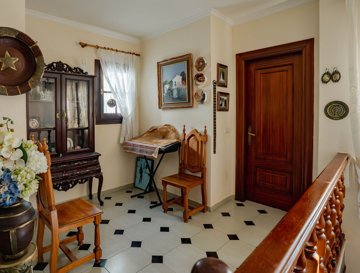 5 Bed Townhouse for sale in Los Pacos Costa Del Sol, Málaga, Spain