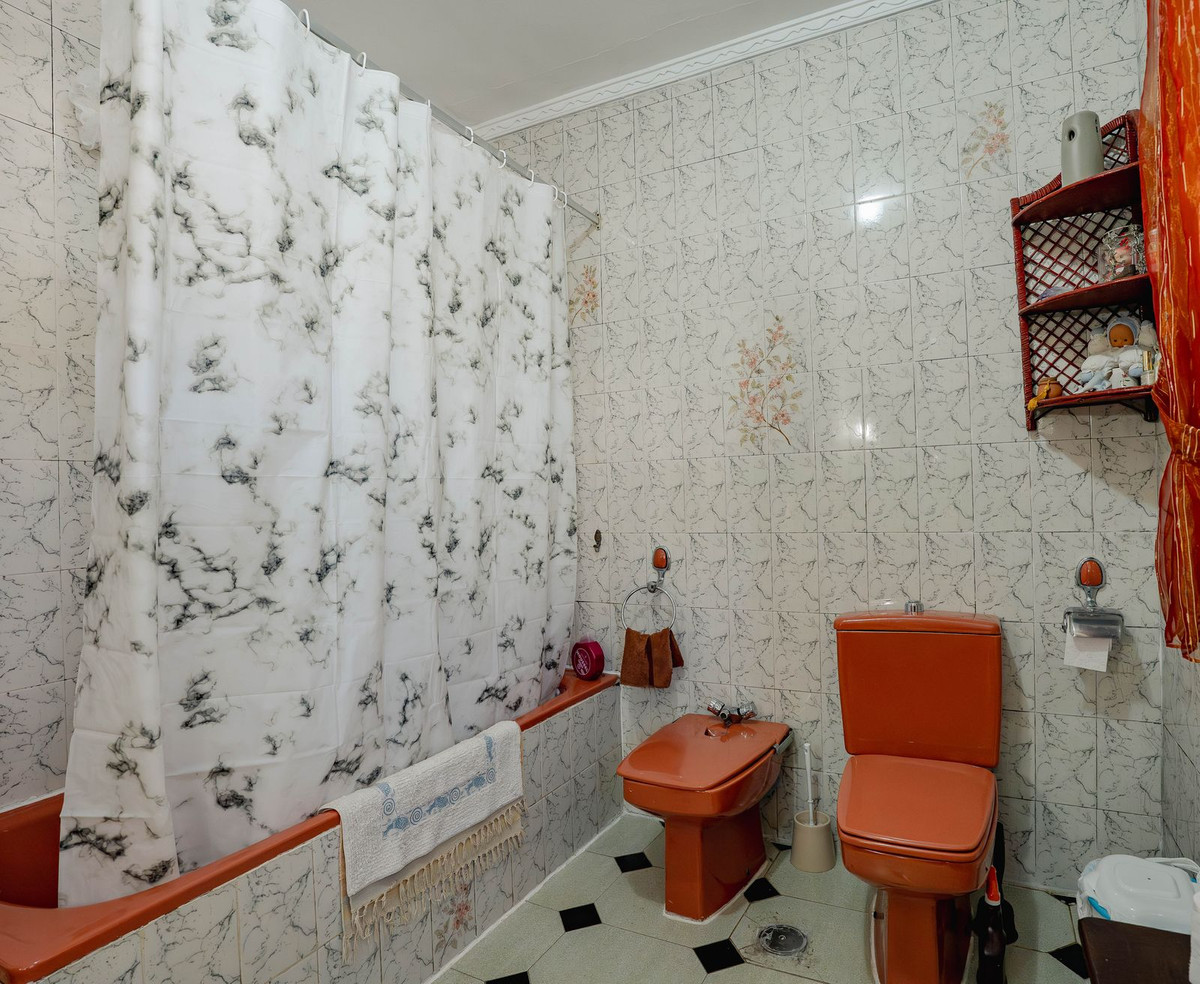 5 Bed Townhouse for sale in Los Pacos Costa Del Sol, Málaga, Spain
