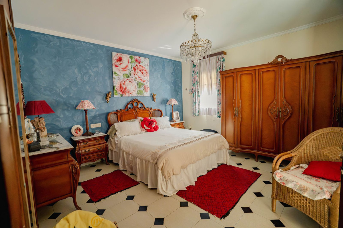 5 Bed Townhouse for sale in Los Pacos Costa Del Sol, Málaga, Spain