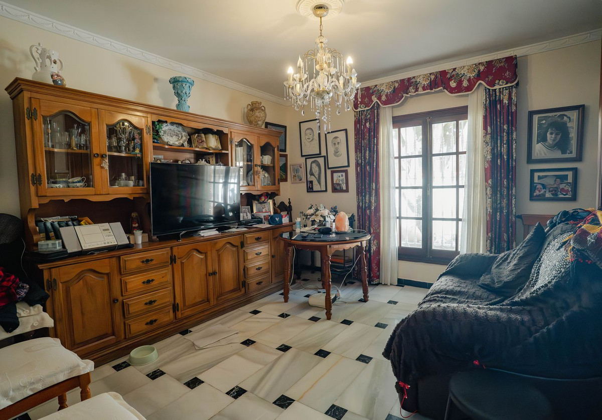 5 Bed Townhouse for sale in Los Pacos Costa Del Sol, Málaga, Spain