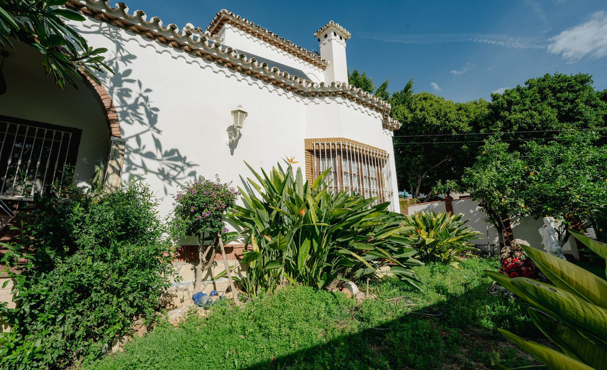 5 Bed Townhouse for sale in Los Pacos Costa Del Sol, Málaga, Spain