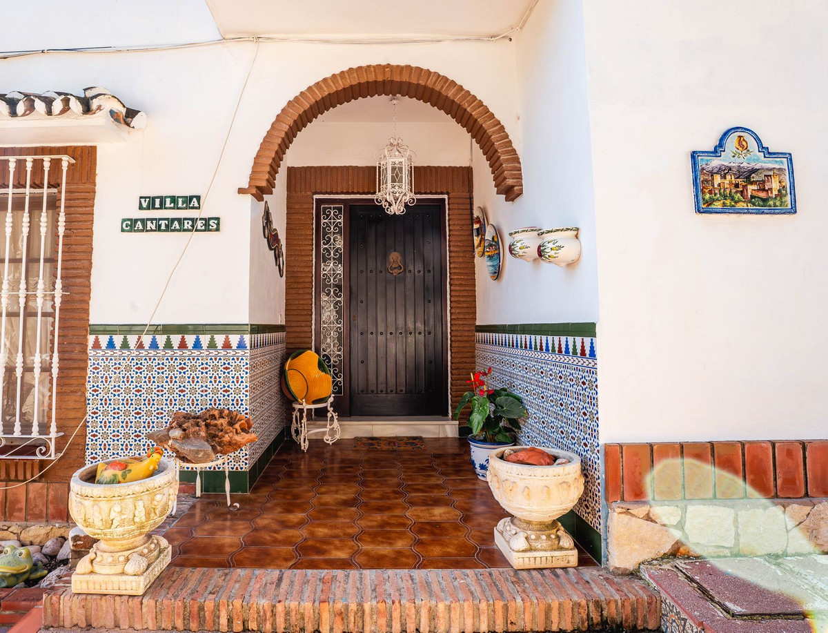 5 Bed Townhouse for sale in Los Pacos Costa Del Sol, Málaga, Spain