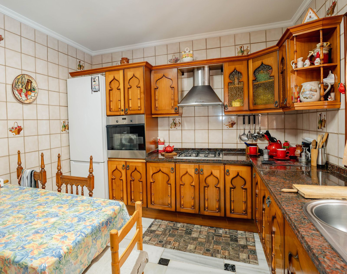 5 Bed Townhouse for sale in Los Pacos Costa Del Sol, Málaga, Spain