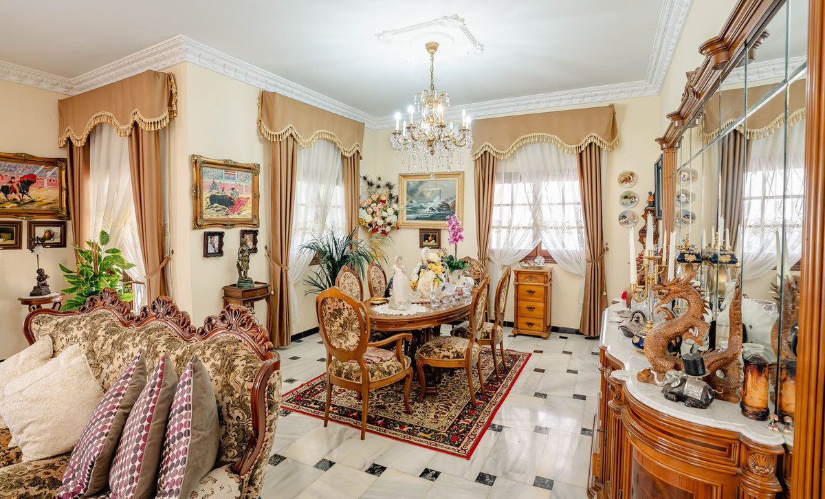 5 Bed Townhouse for sale in Los Pacos Costa Del Sol, Málaga, Spain
