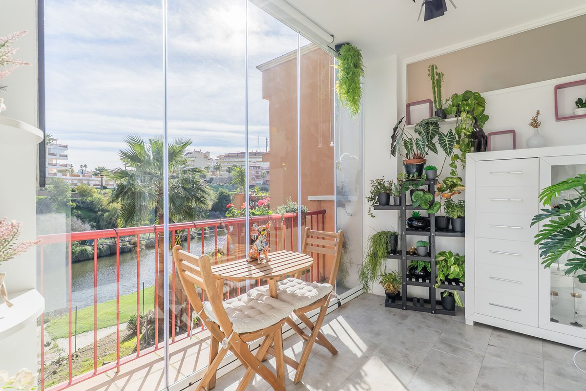 Se vende Apartamento Planta Media de 2 dormitorios en Costa Del Sol, Málaga, España