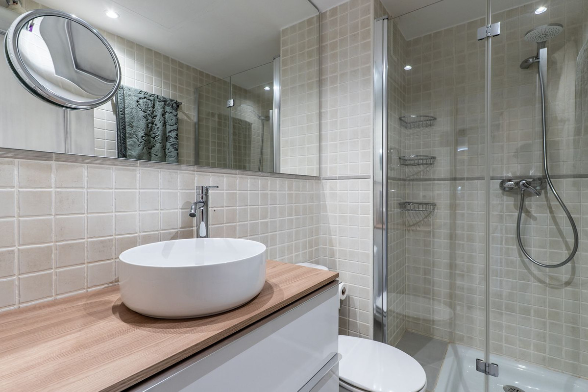 Se vende Apartamento Planta Media de 2 dormitorios en Costa Del Sol, Málaga, España