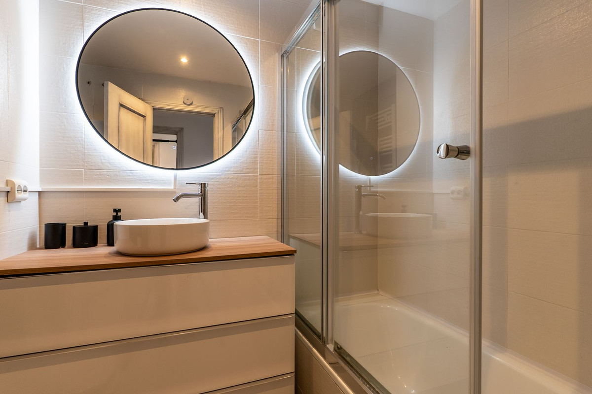 Se vende Apartamento Planta Media de 2 dormitorios en Costa Del Sol, Málaga, España