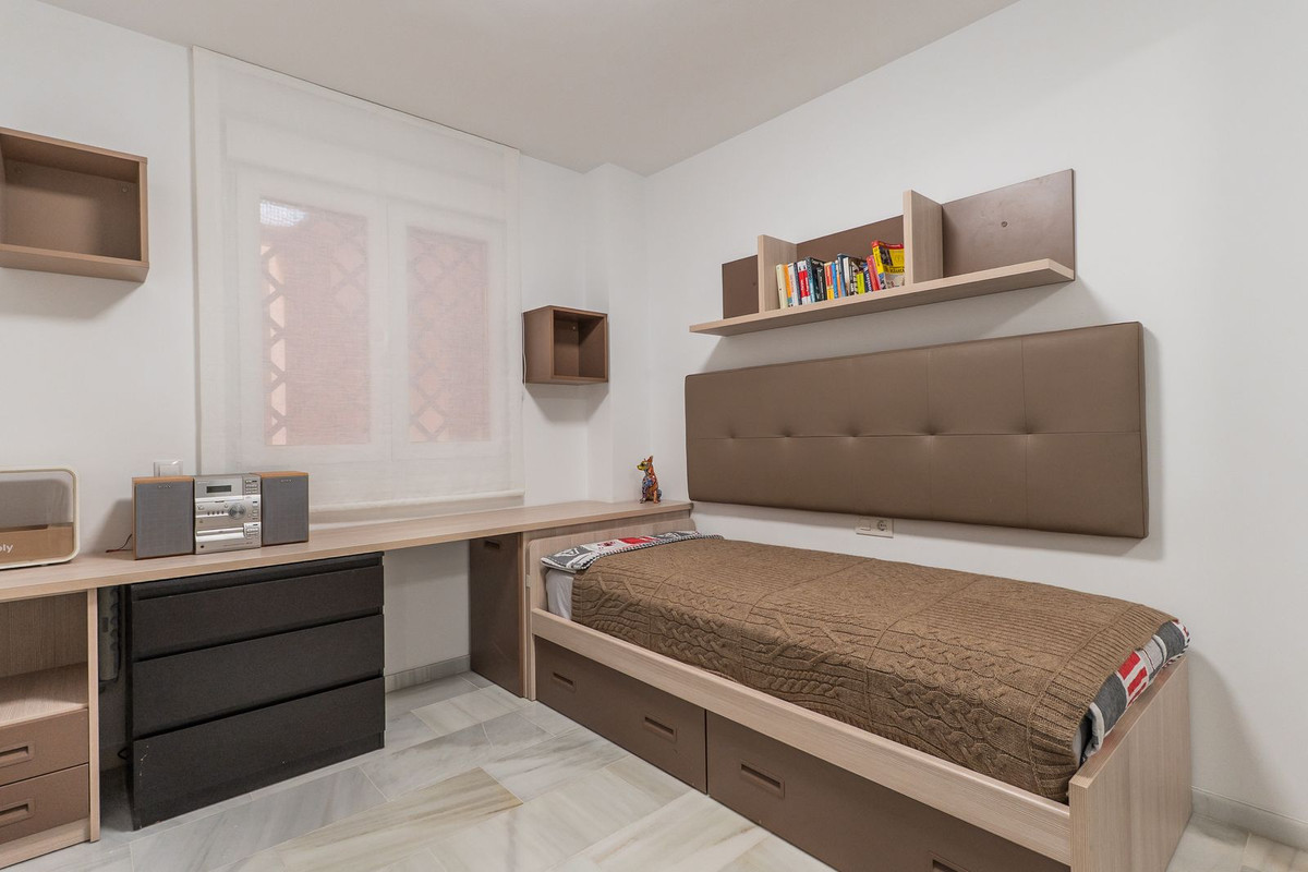 Se vende Apartamento Planta Media de 2 dormitorios en Costa Del Sol, Málaga, España