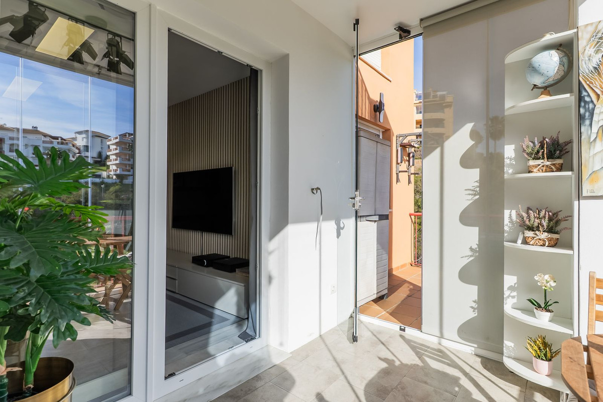 Se vende Apartamento Planta Media de 2 dormitorios en Costa Del Sol, Málaga, España