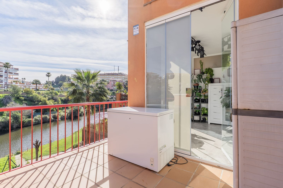 Se vende Apartamento Planta Media de 2 dormitorios en Costa Del Sol, Málaga, España