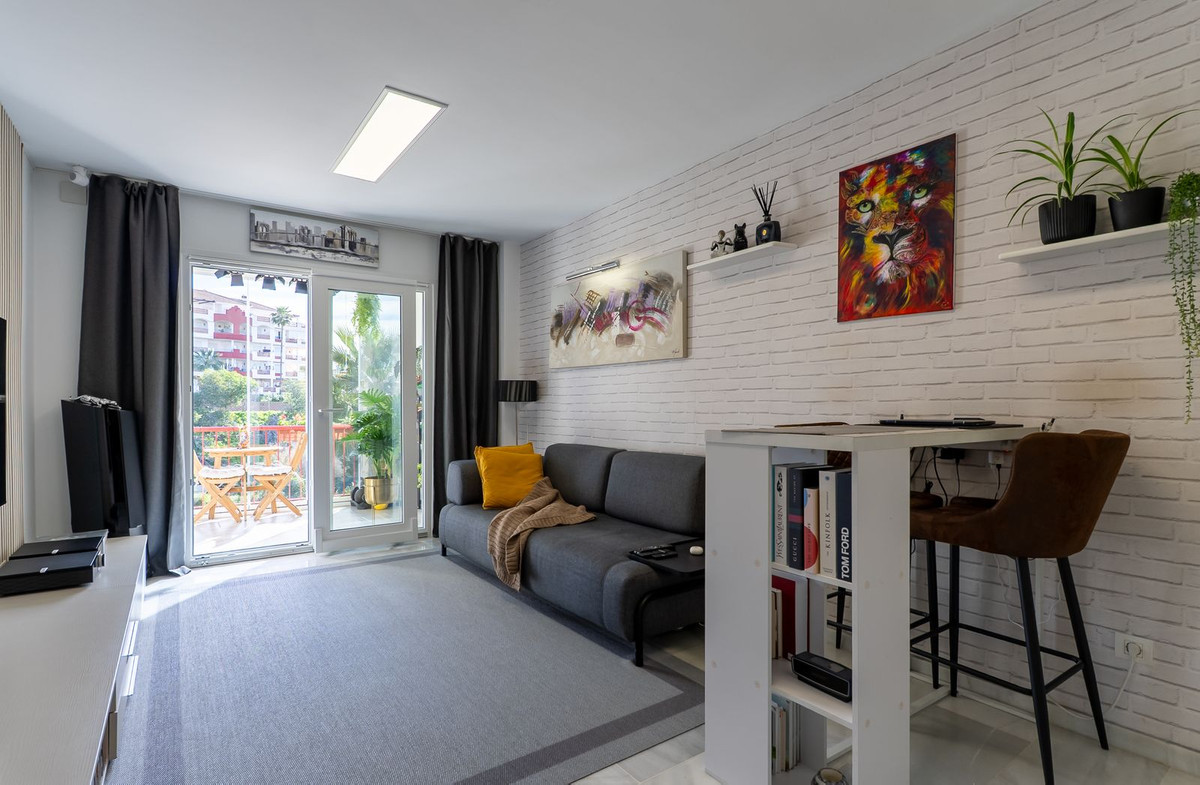 Se vende Apartamento Planta Media de 2 dormitorios en Costa Del Sol, Málaga, España