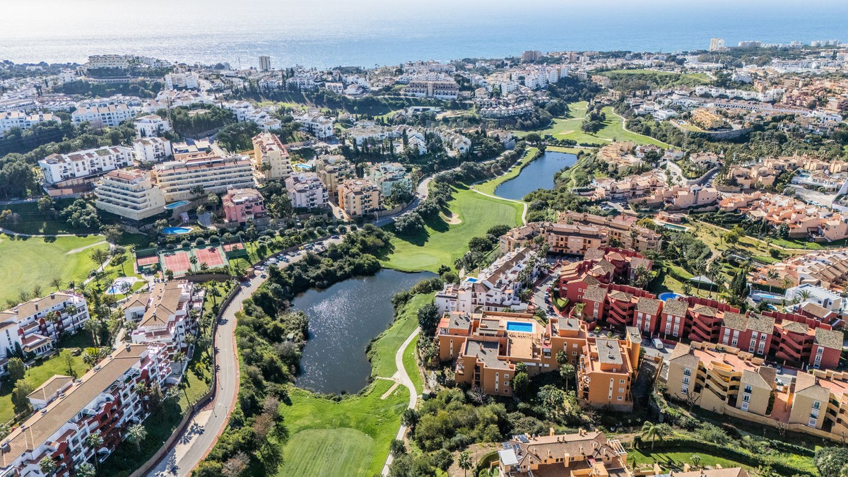Se vende Apartamento Planta Media de 2 dormitorios en Costa Del Sol, Málaga, España