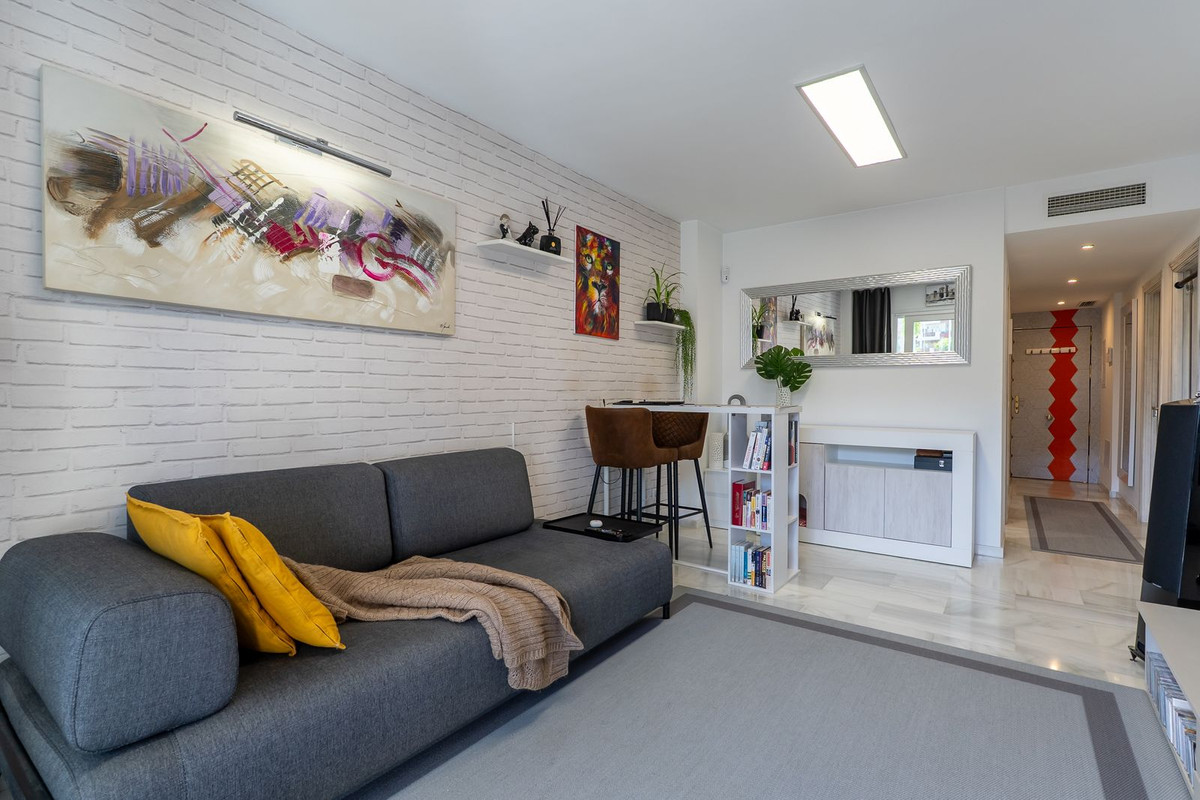 Se vende Apartamento Planta Media de 2 dormitorios en Costa Del Sol, Málaga, España
