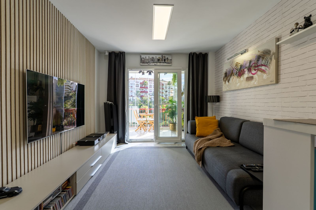 Se vende Apartamento Planta Media de 2 dormitorios en Costa Del Sol, Málaga, España