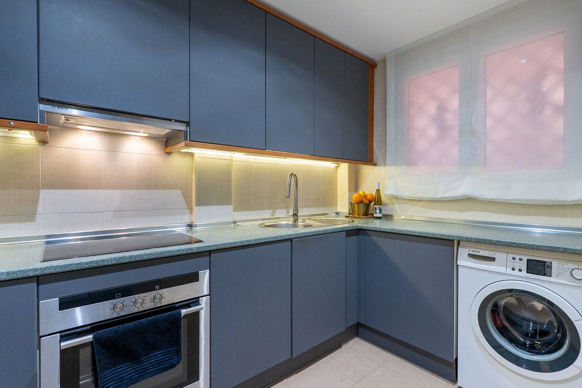 Se vende Apartamento Planta Media de 2 dormitorios en Costa Del Sol, Málaga, España