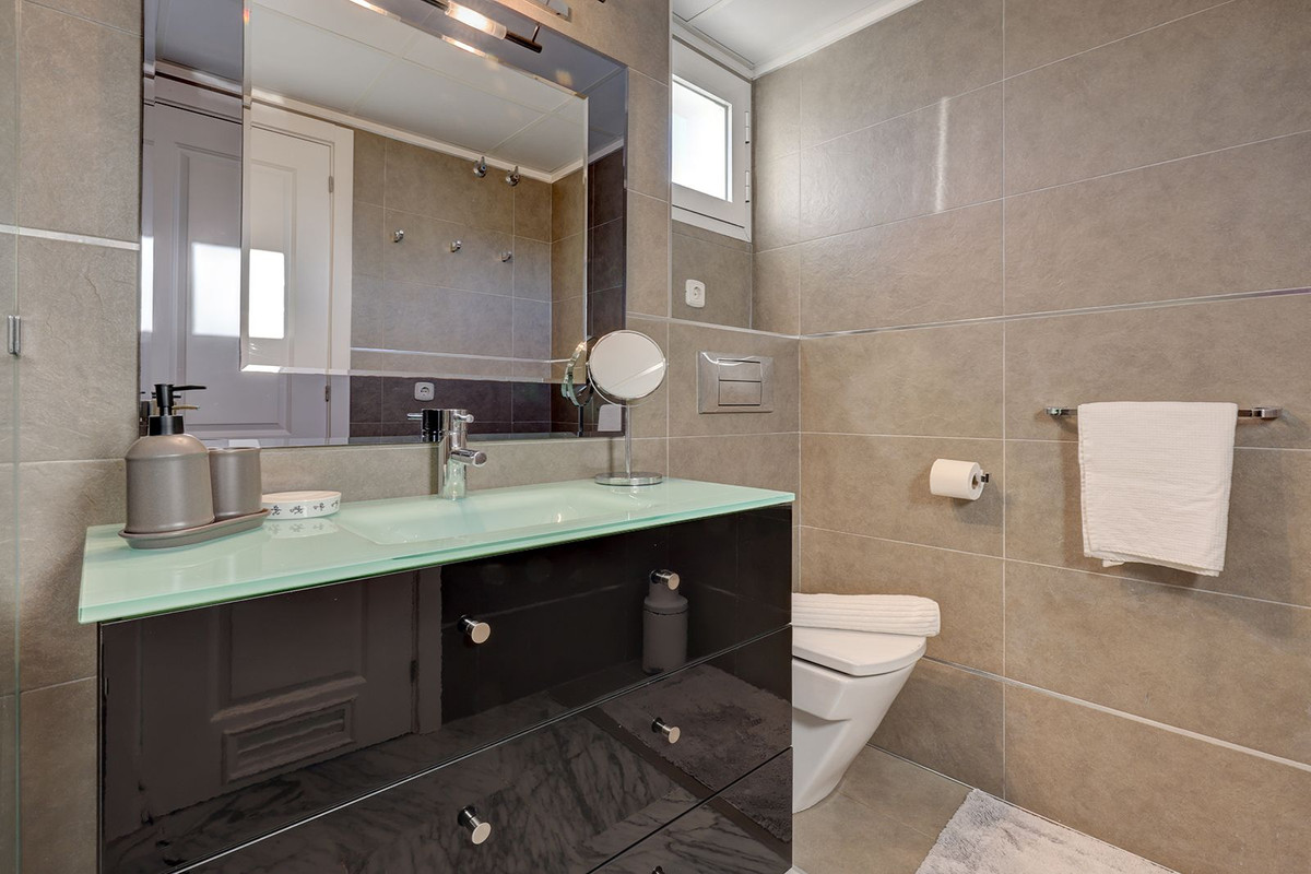 5 Bed Apartment for sale in Bahía De Marbella Costa Del Sol, Málaga, Spain