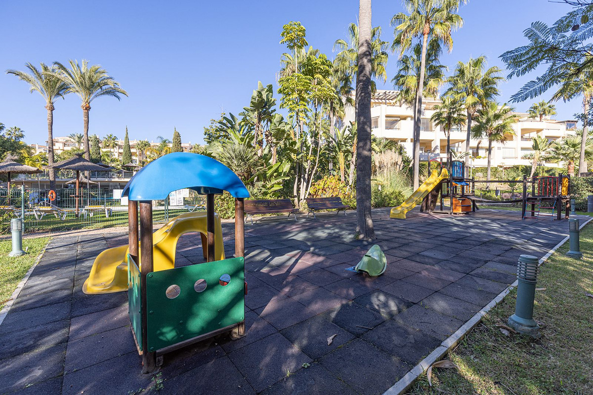5 Bed Apartment for sale in Bahía De Marbella Costa Del Sol, Málaga, Spain