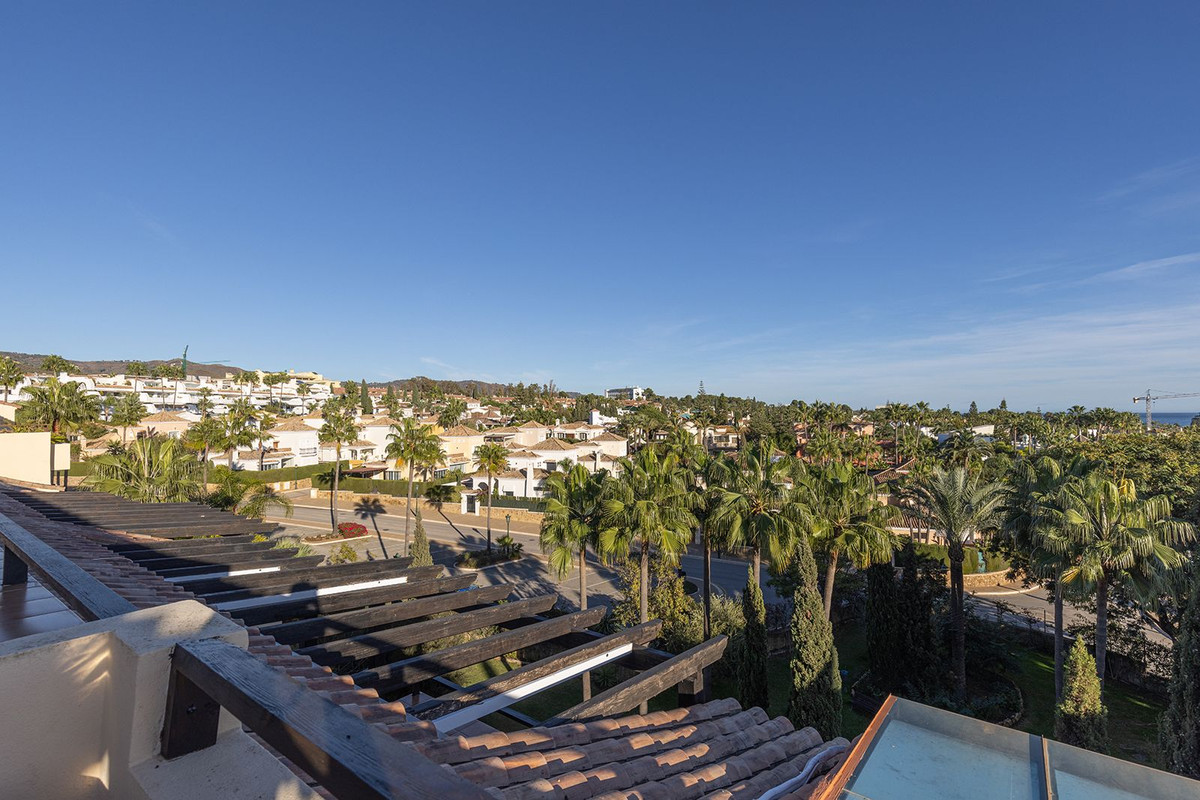 5 Bed Apartment for sale in Bahía De Marbella Costa Del Sol, Málaga, Spain