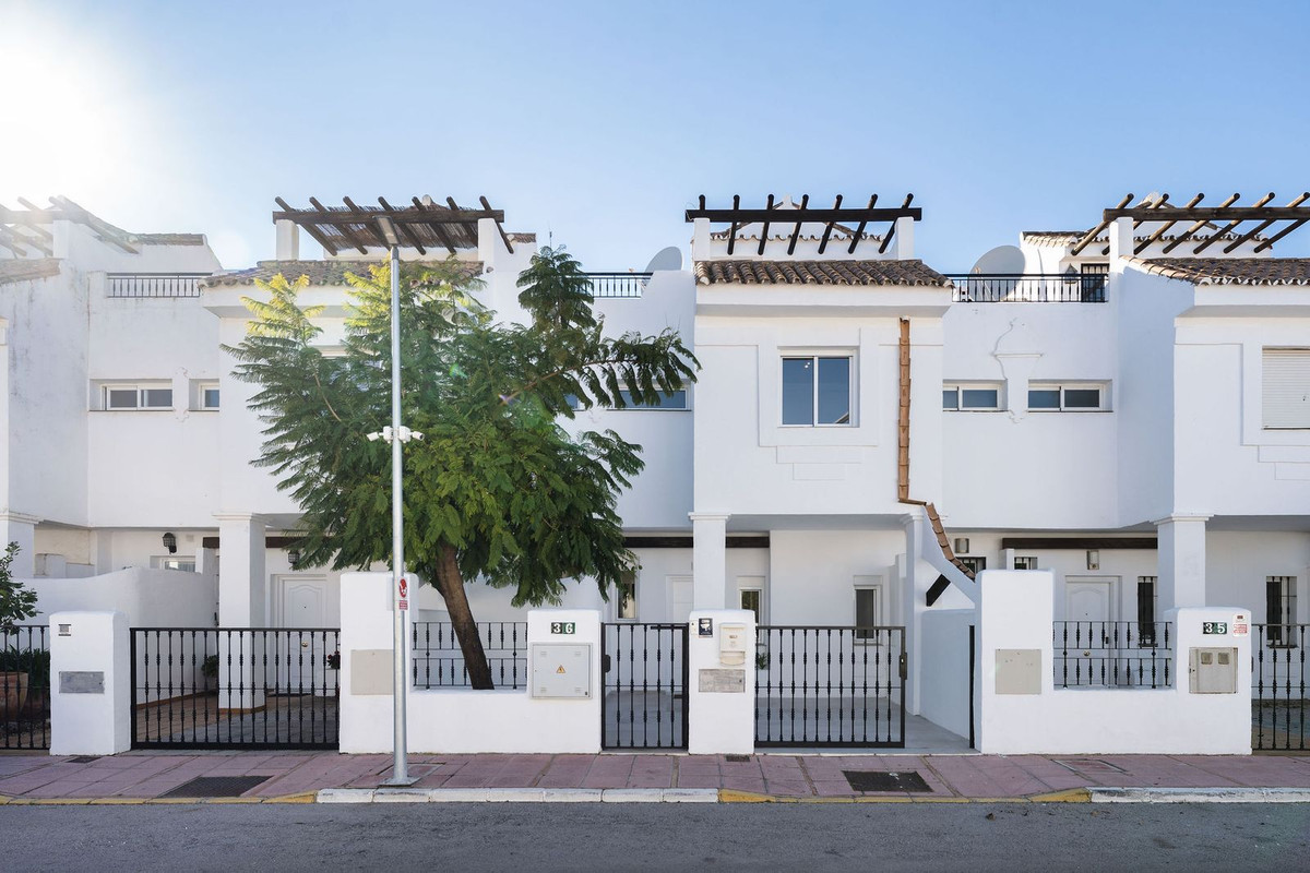 3 Bed Townhouse for sale in Nueva Andalucía Costa Del Sol, Málaga, Spain