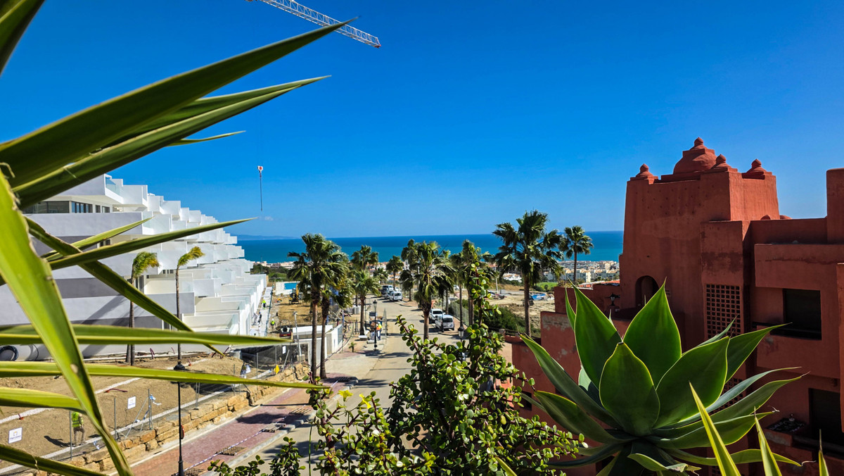 3 Bed Apartment for sale in La Duquesa Costa Del Sol, Málaga, Spain