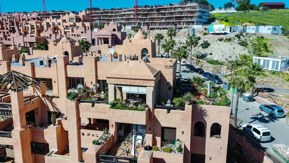3 Bed Apartment for sale in La Duquesa Costa Del Sol, Málaga, Spain