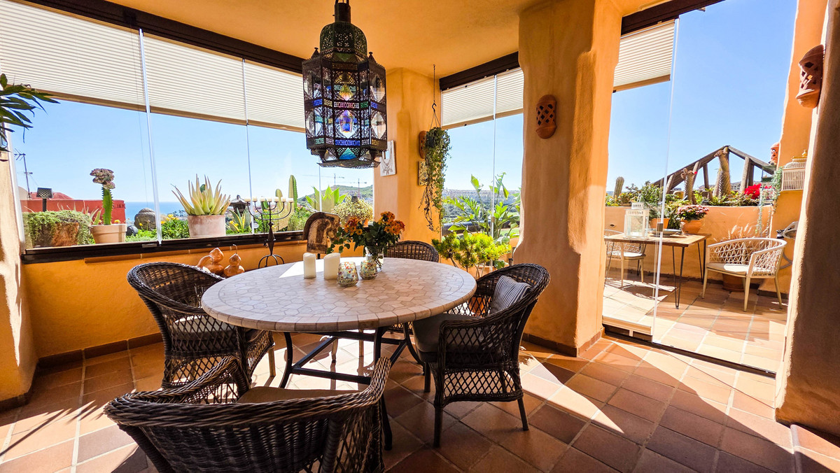 3 Bed Apartment for sale in La Duquesa Costa Del Sol, Málaga, Spain