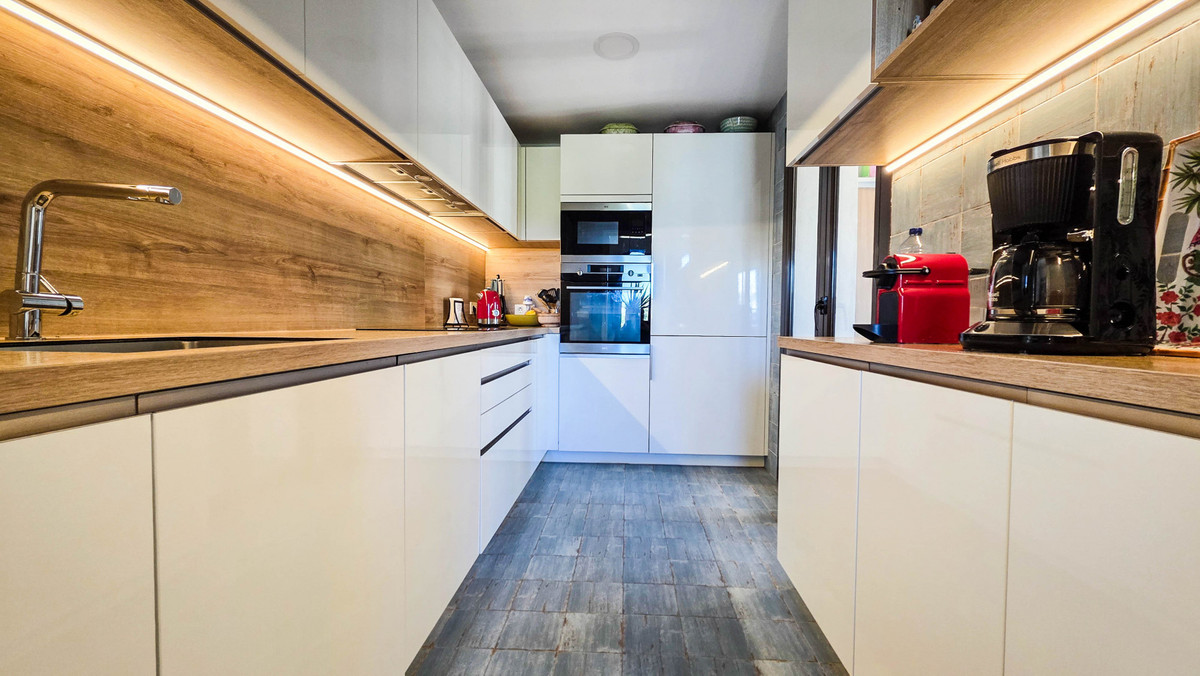 3 Bed Apartment for sale in La Duquesa Costa Del Sol, Málaga, Spain