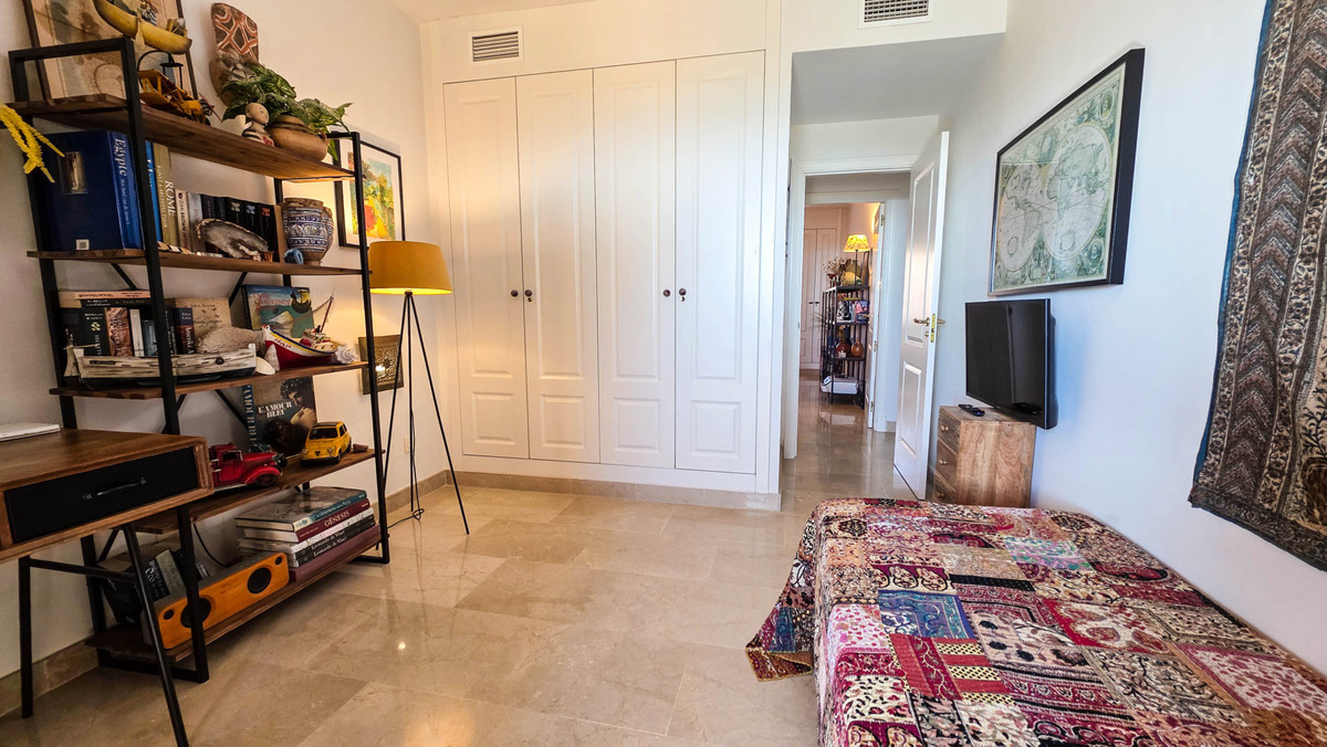 3 Bed Apartment for sale in La Duquesa Costa Del Sol, Málaga, Spain