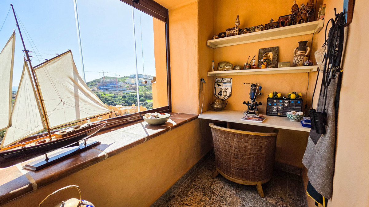 3 Bed Apartment for sale in La Duquesa Costa Del Sol, Málaga, Spain