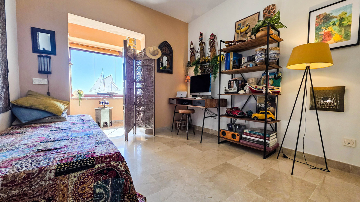 3 Bed Apartment for sale in La Duquesa Costa Del Sol, Málaga, Spain