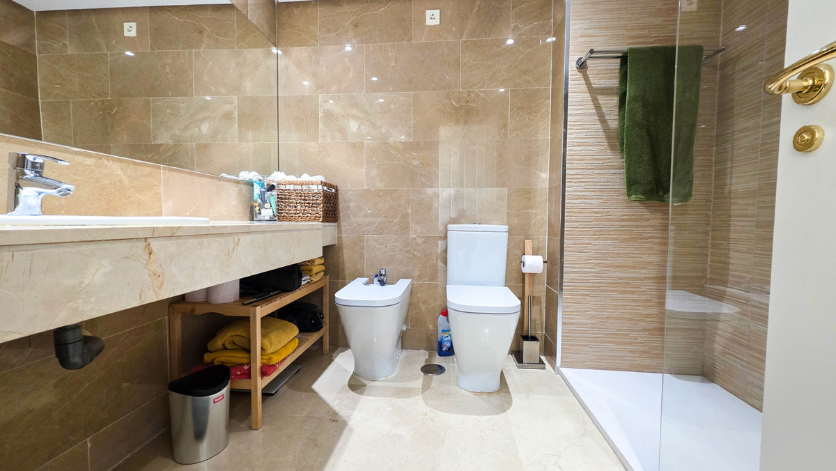 3 Bed Apartment for sale in La Duquesa Costa Del Sol, Málaga, Spain