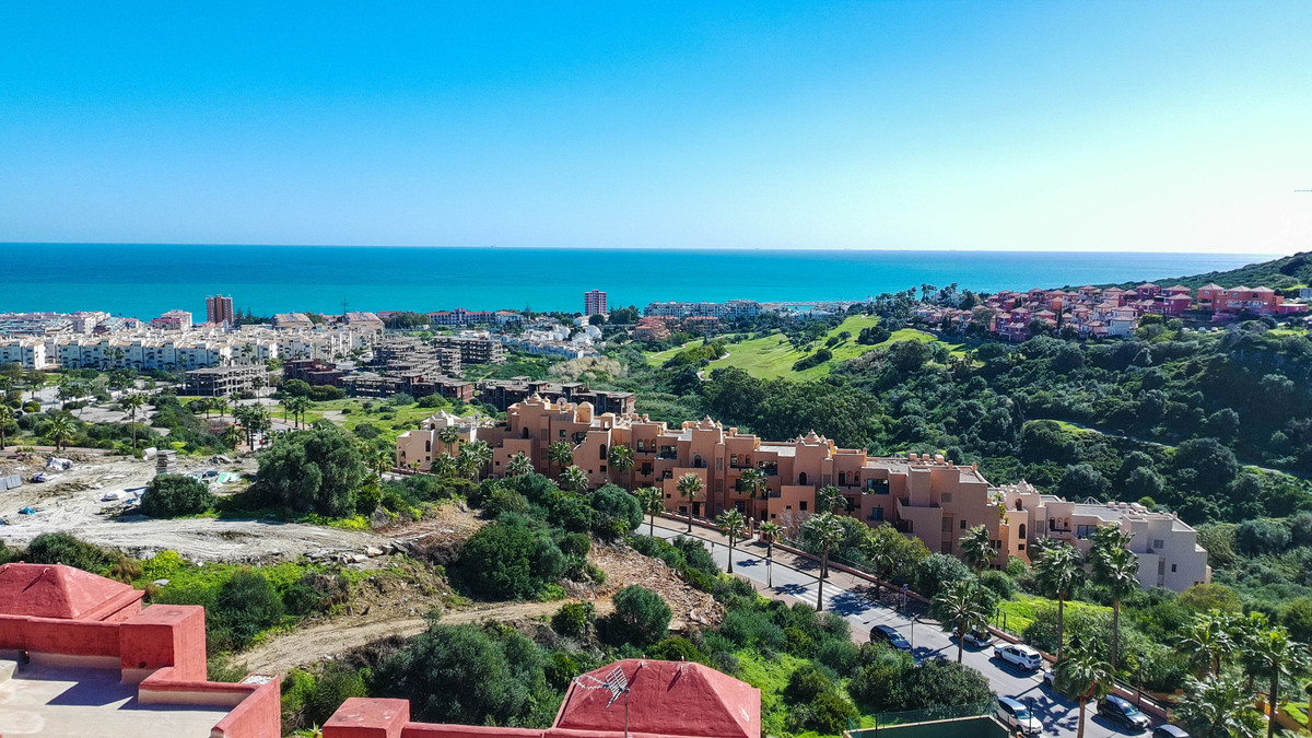3 Bed Apartment for sale in La Duquesa Costa Del Sol, Málaga, Spain