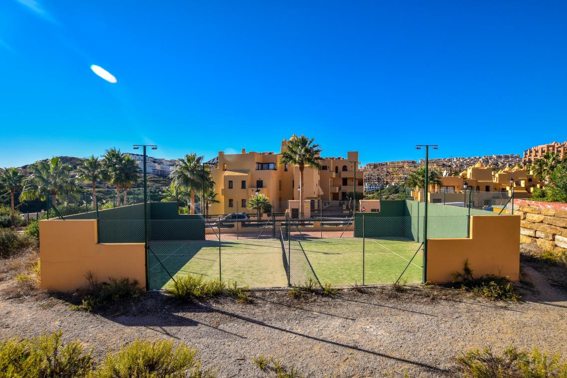 3 Bed Apartment for sale in La Duquesa Costa Del Sol, Málaga, Spain