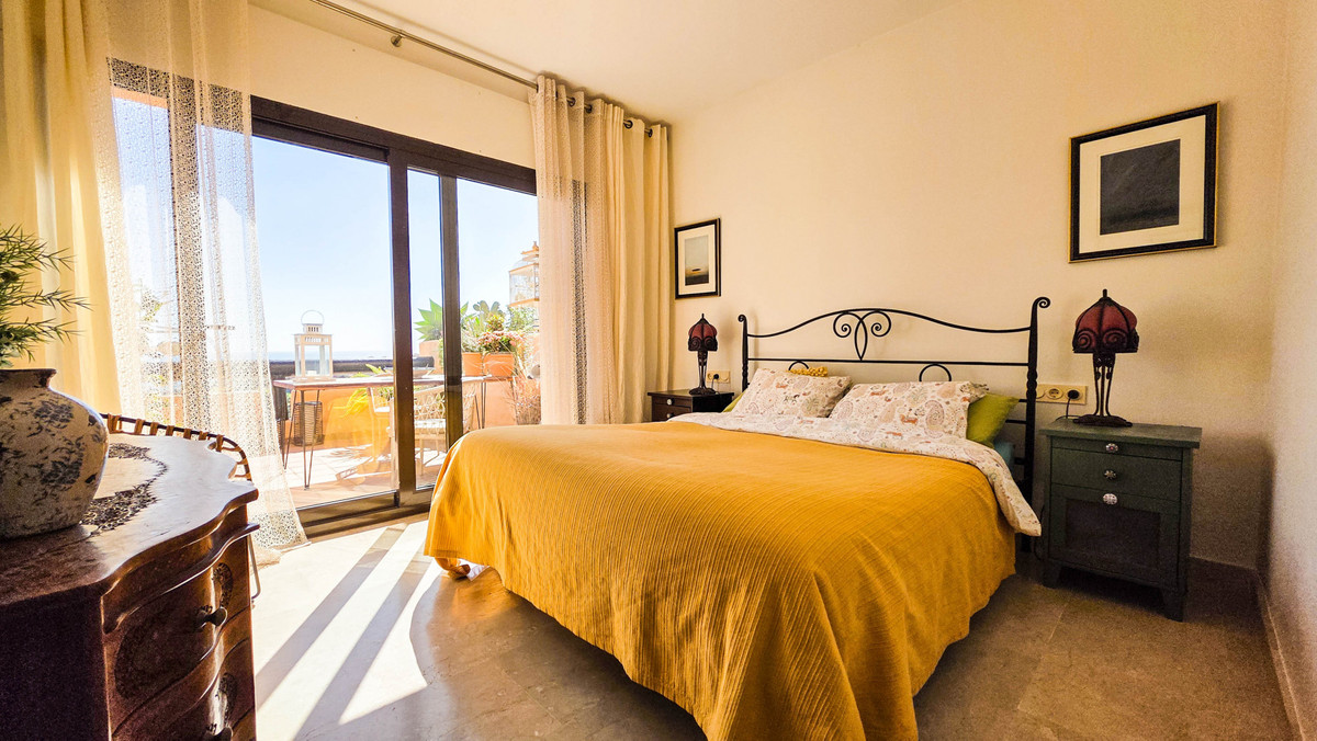 3 Bed Apartment for sale in La Duquesa Costa Del Sol, Málaga, Spain