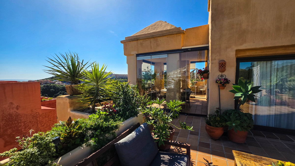 3 Bed Apartment for sale in La Duquesa Costa Del Sol, Málaga, Spain