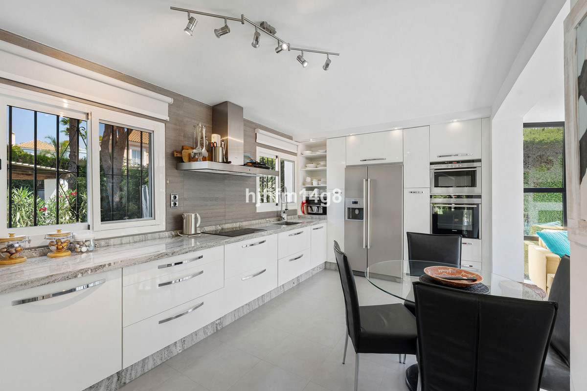 Se vende Villa - Chalet de 5 dormitorios en Costa Del Sol, Málaga, España